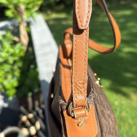 MICHAEL Micheal Kors Large Jet Set Travel Messenger/Crossbody - Picture 9 of 17